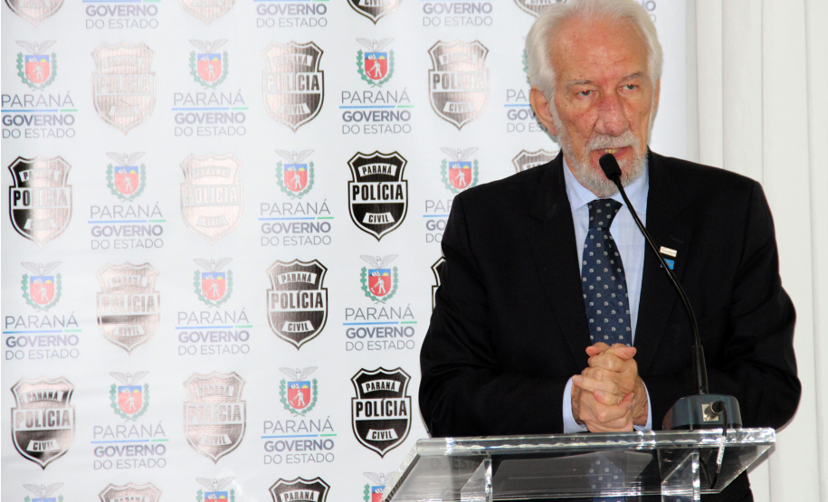 Paraná participa de programa para fortalecer a polícia judiciária.

O vice-governador Darci Piana participou da abertura, junto com o ministro da Justiça, Sérgio Moro, e o secretário da Segurança Pública, Romulo Marinho Soares. O evento terá duração de uma semana e as discussões são direcionadas aos delegados da Polícia Civil do Paraná, a fim de dividir e difundir experiências e boas práticas no combate ao crime organizado, corrupção e lavagem de dinheiro.Foto: Divulgação/SESP