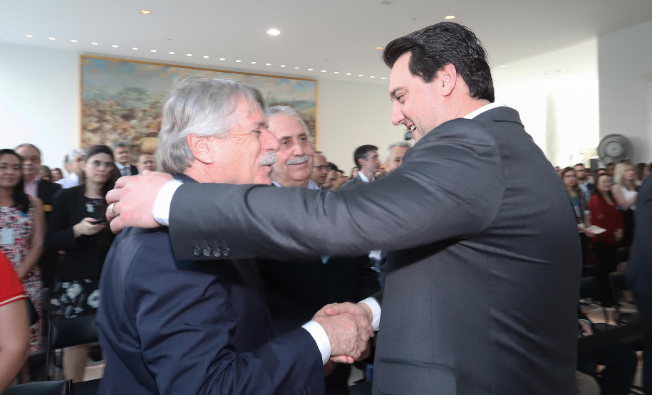 O Governo do Estado e os Correios firmam nesta segunda-feira (16) protocolo de intenções para a implantação do Balcão do Cidadão no Paraná