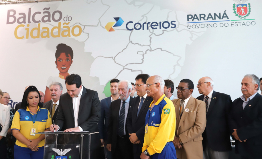 O Governo do Estado e os Correios firmam nesta segunda-feira (16) protocolo de intenções para a implantação do Balcão do Cidadão no Paraná