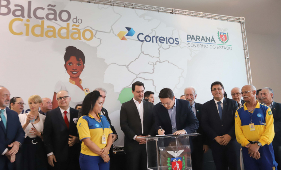 O Governo do Estado e os Correios firmam nesta segunda-feira (16) protocolo de intenções para a implantação do Balcão do Cidadão no Paraná