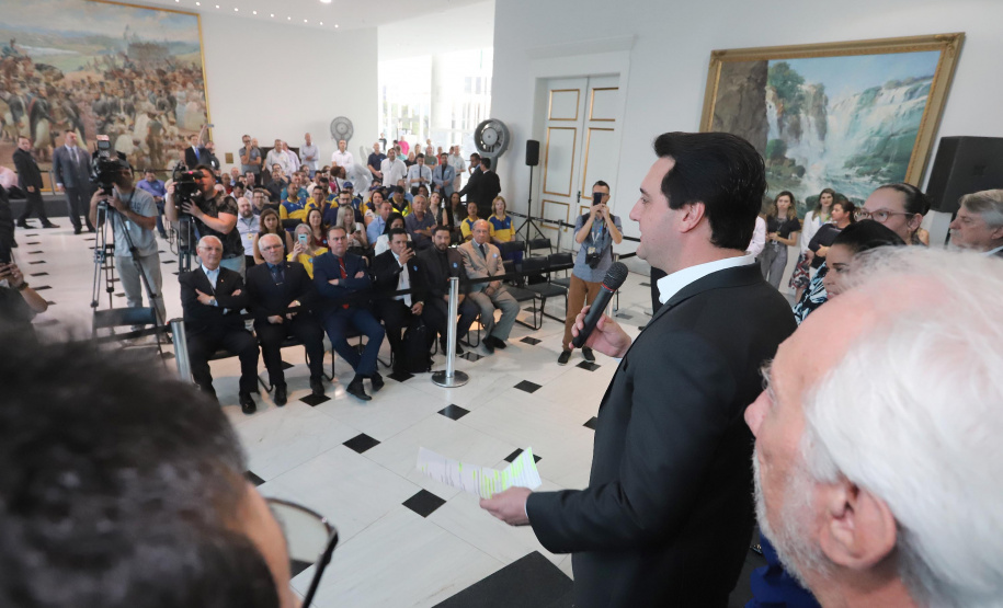 O Governo do Estado e os Correios firmam nesta segunda-feira (16) protocolo de intenções para a implantação do Balcão do Cidadão no Paraná