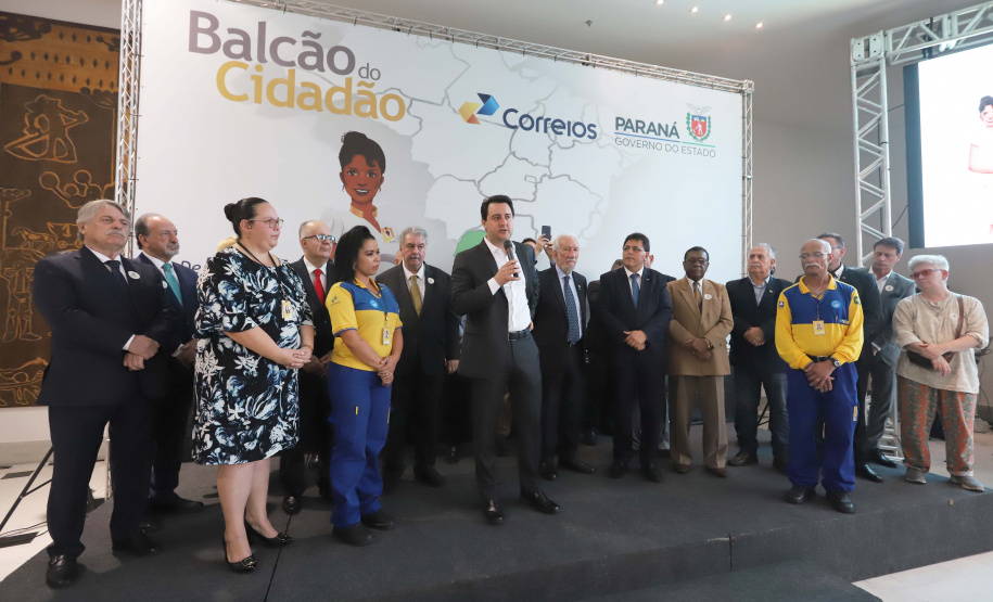 O Governo do Estado e os Correios firmam nesta segunda-feira (16) protocolo de intenções para a implantação do Balcão do Cidadão no Paraná