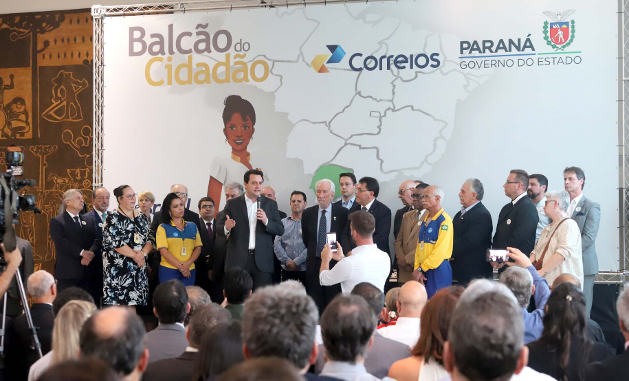 O Governo do Estado e os Correios firmam nesta segunda-feira (16) protocolo de intenções para a implantação do Balcão do Cidadão no Paraná