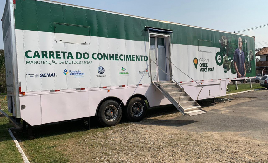 Curitiba está recebendo mais um curso das Carretas do Conhecimento, agora de Manutenção de Motocicletas, que está sendo ofertado no bairro Tatuquara. A aula inaugural foi realizada nesta segunda-feira (16). Foto: Divulgação/SEJUF