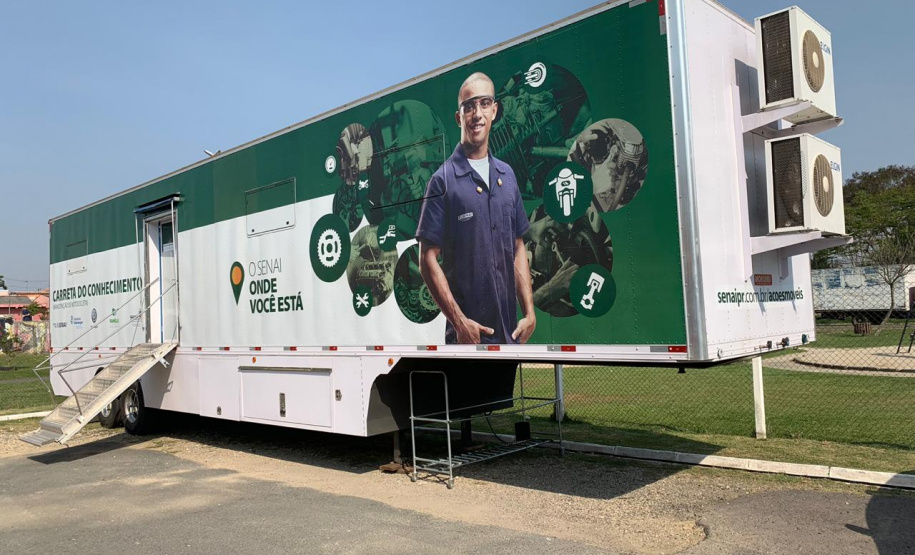 Curitiba está recebendo mais um curso das Carretas do Conhecimento, agora de Manutenção de Motocicletas, que está sendo ofertado no bairro Tatuquara. A aula inaugural foi realizada nesta segunda-feira (16). Foto: Divulgação/SEJUF