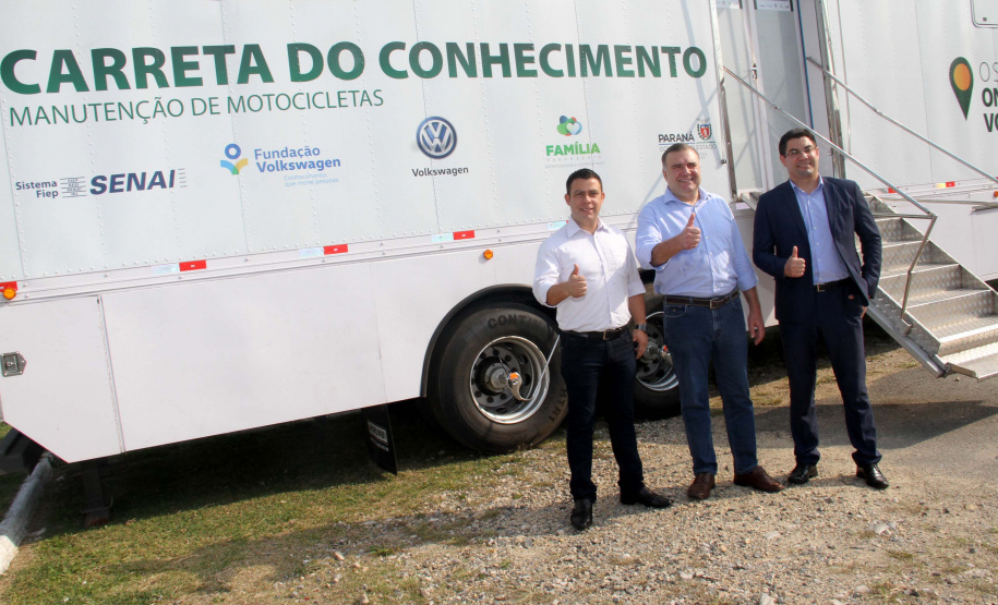 Curitiba está recebendo mais um curso das Carretas do Conhecimento, agora de Manutenção de Motocicletas, que está sendo ofertado no bairro Tatuquara. A aula inaugural foi realizada nesta segunda-feira (16). Foto: Divulgação/SEJUF