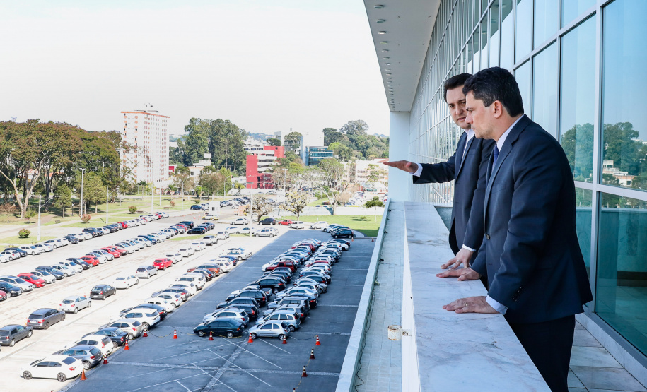 Governador Carlos Massa Ratinho Junior recebe o ministro da Justiça Sérgio Moro.