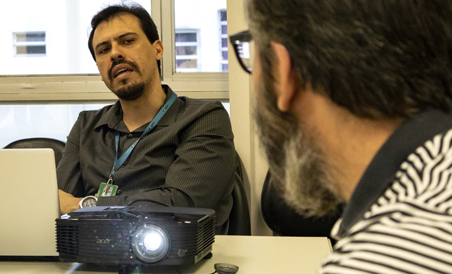 Uma equipe técnica do Porto de Suape, de Pernambuco, visitou nesta terça-feira (17) a Administração dos Portos do Paraná com o objetivo de conhecer o sistema integrado de gestão portuária adotado no Estado. O “AppaWeb” já é referência para outros portos do país. Só este ano, esta é a terceira administração portuária que manifesta interesse no modelo paranaense.