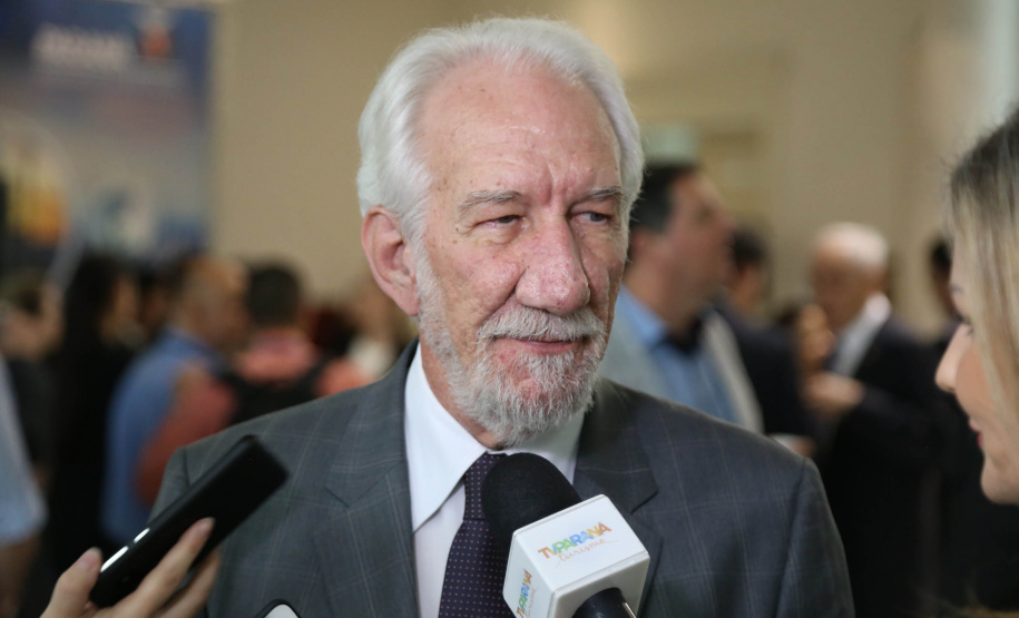 A estrutura da administração pública estadual recebeu nesta quarta-feira (18) o reforço de 100 novos servidores, que passam a integrar o Quadro Próprio do Poder Executivo. Em cerimônia no Palácio Iguaçu, o vice-governador Darci Piana deu posse a administradores, economistas, contadores e técnicos administrativos que passaram em concurso público feito em 2017. Outros 41 candidatos aprovados devem tomar posse em breve. 18/09/2019. Foto: José Fernando Ogura/AEN