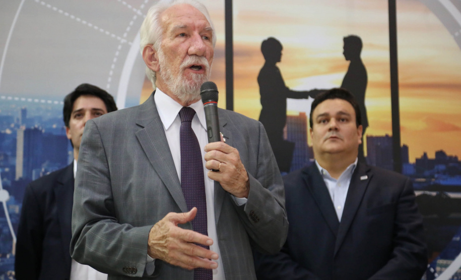 A estrutura da administração pública estadual recebeu nesta quarta-feira (18) o reforço de 100 novos servidores, que passam a integrar o Quadro Próprio do Poder Executivo. Em cerimônia no Palácio Iguaçu, o vice-governador Darci Piana deu posse a administradores, economistas, contadores e técnicos administrativos que passaram em concurso público feito em 2017. Outros 41 candidatos aprovados devem tomar posse em breve. 18/09/2019. Foto: José Fernando Ogura/AEN