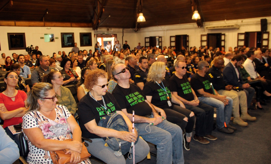 Palestras, blitzes educativas e uma megaoperação voltada à educação no trânsito em todo o Estado serão as principais ações da Polícia Militar durante a Semana Nacional de Trânsito. O evento que marcou a abertura das atividades aconteceu nesta quarta-feira (18), no Salão de Atos do Parque Barigui, em Curitiba, e contou com a participação de órgãos e entidades ligados ao trânsito.Foto: Divulgação/SESP