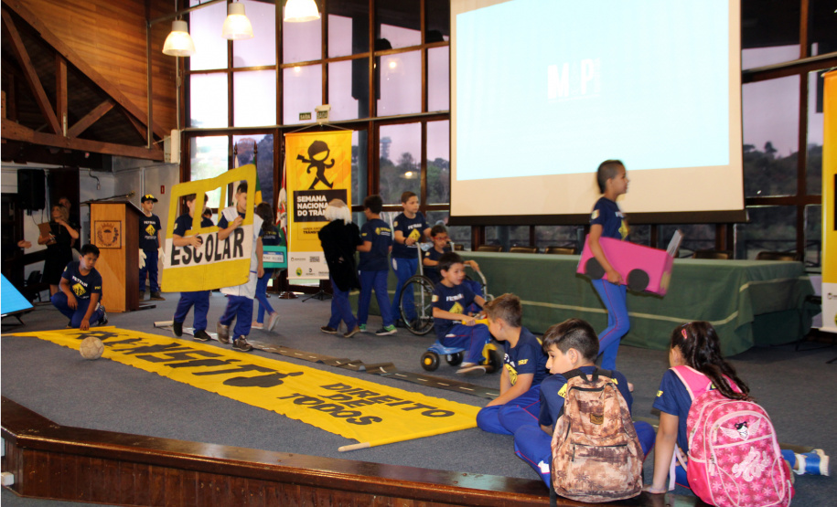 Palestras, blitzes educativas e uma megaoperação voltada à educação no trânsito em todo o Estado serão as principais ações da Polícia Militar durante a Semana Nacional de Trânsito. O evento que marcou a abertura das atividades aconteceu nesta quarta-feira (18), no Salão de Atos do Parque Barigui, em Curitiba, e contou com a participação de órgãos e entidades ligados ao trânsito.Foto: Divulgação/SESP