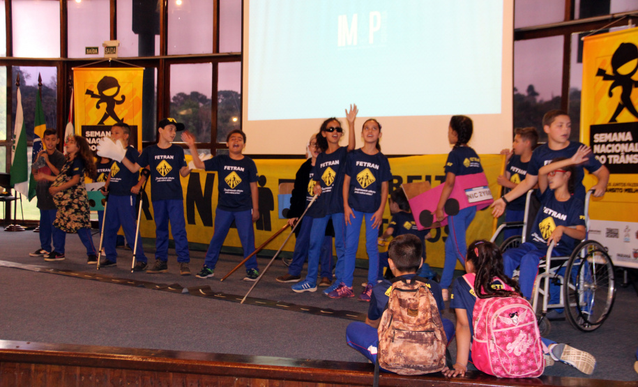 Palestras, blitzes educativas e uma megaoperação voltada à educação no trânsito em todo o Estado serão as principais ações da Polícia Militar durante a Semana Nacional de Trânsito. O evento que marcou a abertura das atividades aconteceu nesta quarta-feira (18), no Salão de Atos do Parque Barigui, em Curitiba, e contou com a participação de órgãos e entidades ligados ao trânsito.Foto: Divulgação/SESP