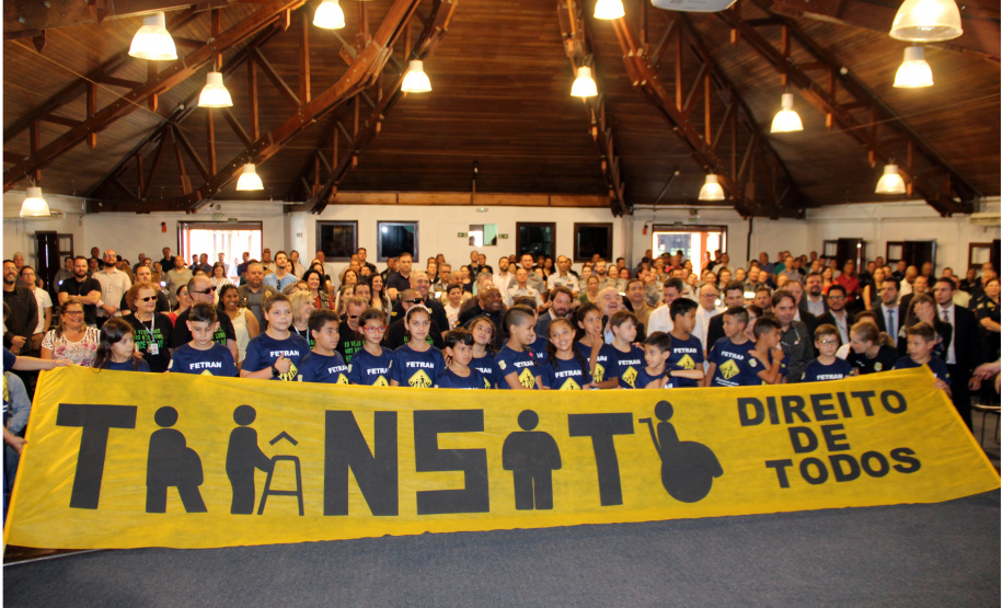 Palestras, blitzes educativas e uma megaoperação voltada à educação no trânsito em todo o Estado serão as principais ações da Polícia Militar durante a Semana Nacional de Trânsito. O evento que marcou a abertura das atividades aconteceu nesta quarta-feira (18), no Salão de Atos do Parque Barigui, em Curitiba, e contou com a participação de órgãos e entidades ligados ao trânsito.Foto: Divulgação/SESP