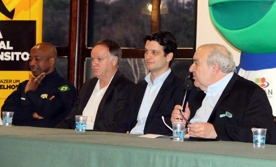 Palestras, blitzes educativas e uma megaoperação voltada à educação no trânsito em todo o Estado serão as principais ações da Polícia Militar durante a Semana Nacional de Trânsito. O evento que marcou a abertura das atividades aconteceu nesta quarta-feira (18), no Salão de Atos do Parque Barigui, em Curitiba, e contou com a participação de órgãos e entidades ligados ao trânsito.Foto: Divulgação/SESP