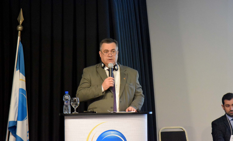 O secretário de Estado da Saúde, Beto Preto, esteve nesta quarta-feira (18) na Companhia de Tecnologia da Informação e Comunicação do Paraná (Celepar), em Curitiba, para mediar o evento “As novas tecnologias e seus impactos para a atividade hospitalar e de outros serviços de saúde”. Foto: Divulgação/SESA