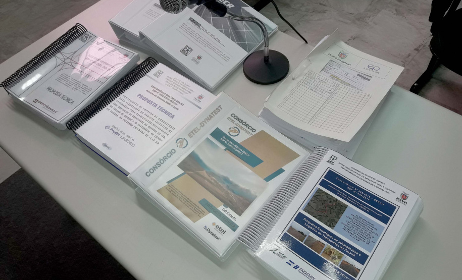 O Departamento de Estradas de Rodagem do Paraná (DER/PR) realizou nesta terça-feira (17) a primeira abertura de envelopes com as propostas técnicas para uma licitação de projeto do Banco de Projetos do Paraná.
Foto: Divulgação/DER