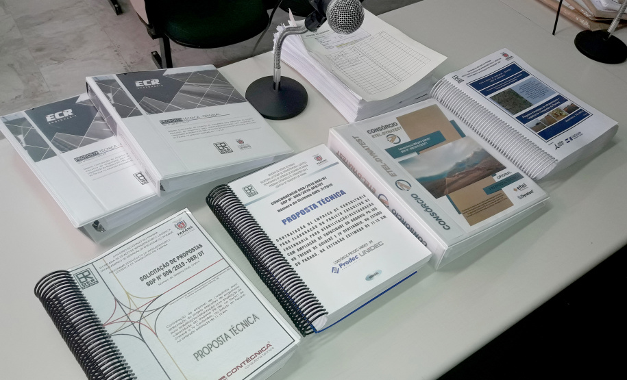 O Departamento de Estradas de Rodagem do Paraná (DER/PR) realizou nesta terça-feira (17) a primeira abertura de envelopes com as propostas técnicas para uma licitação de projeto do Banco de Projetos do Paraná.
Foto: Divulgação/DER