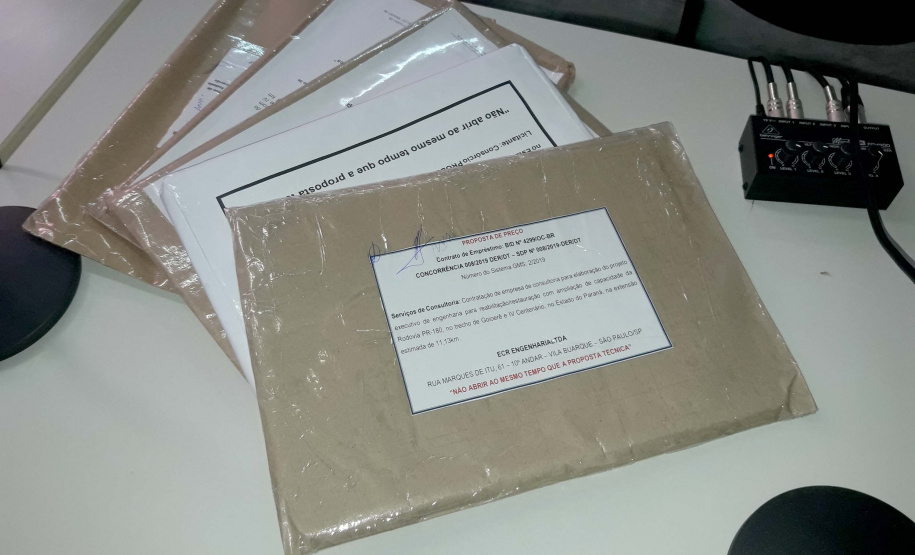 O Departamento de Estradas de Rodagem do Paraná (DER/PR) realizou nesta terça-feira (17) a primeira abertura de envelopes com as propostas técnicas para uma licitação de projeto do Banco de Projetos do Paraná.
Foto: Divulgação/DER