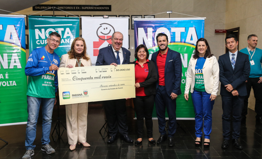 O Governo do Estado entrega os três principais prêmios do sorteio de Setembro do programa Nota Paraná, de R$ 20 mil, R$ 30 mil e R$ 50 mil. A solenidade de premiação acontece no Hospital das Clínicas, em Curitiba nesta quinta-feira (19). Curitiba, 19/09/2019 - Foto: Geraldo Bubniak/AEN