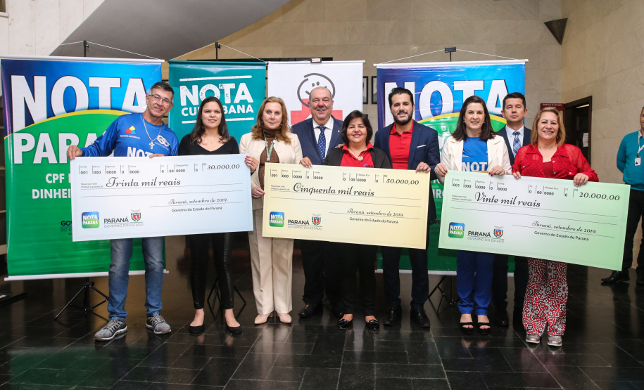 O Governo do Estado entrega os três principais prêmios do sorteio de Setembro do programa Nota Paraná, de R$ 20 mil, R$ 30 mil e R$ 50 mil. A solenidade de premiação acontece no Hospital das Clínicas, em Curitiba nesta quinta-feira (19). Curitiba, 19/09/2019 - Foto: Geraldo Bubniak/AEN