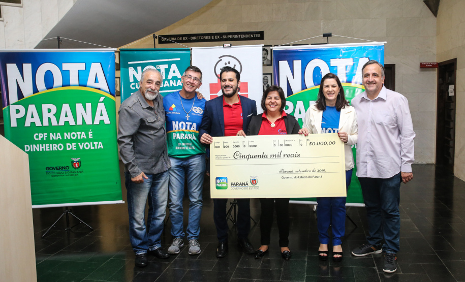 O Governo do Estado entrega os três principais prêmios do sorteio de Setembro do programa Nota Paraná, de R$ 20 mil, R$ 30 mil e R$ 50 mil. A solenidade de premiação acontece no Hospital das Clínicas, em Curitiba nesta quinta-feira (19). Curitiba, 19/09/2019 - Foto: Geraldo Bubniak/AEN