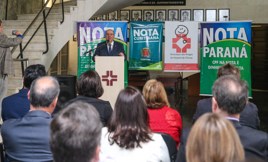 O Governo do Estado entrega os três principais prêmios do sorteio de Setembro do programa Nota Paraná, de R$ 20 mil, R$ 30 mil e R$ 50 mil. A solenidade de premiação acontece no Hospital das Clínicas, em Curitiba nesta quinta-feira (19). Na foto o  presidente dos Amigos do HC, Pedro de Paula Filho. Curitiba, 19/09/2019 - Foto: Geraldo Bubniak/AEN