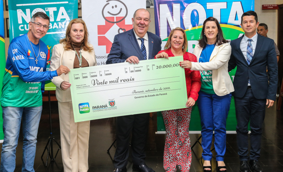 O Governo do Estado entrega os três principais prêmios do sorteio de Setembro do programa Nota Paraná, de R$ 20 mil, R$ 30 mil e R$ 50 mil. A solenidade de premiação acontece no Hospital das Clínicas, em Curitiba nesta quinta-feira (19). Curitiba, 19/09/2019 - Foto: Geraldo Bubniak/AEN