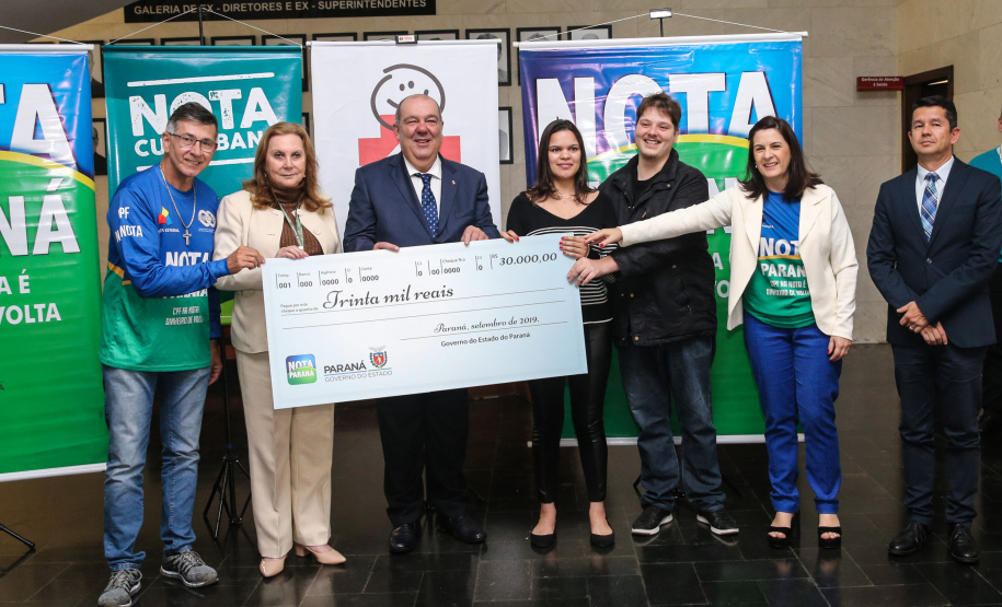 O Governo do Estado entrega os três principais prêmios do sorteio de Setembro do programa Nota Paraná, de R$ 20 mil, R$ 30 mil e R$ 50 mil. A solenidade de premiação acontece no Hospital das Clínicas, em Curitiba nesta quinta-feira (19). Curitiba, 19/09/2019 - Foto: Geraldo Bubniak/AEN