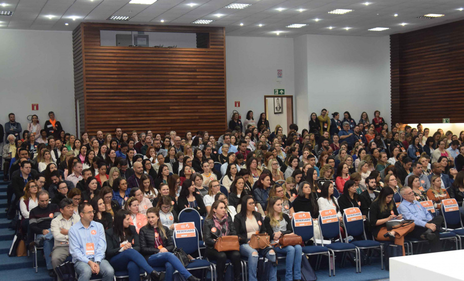 Cerca de 500 profissionais da área da saúde participam nesta quinta e sexta (19 e 20) do I Seminário Integrado de Qualidade e Segurança do Paciente, organizado pela Secretaria Estadual da Saúde, com apoio do Conselho Regional de Enfermagem do Paraná e Unibrasil. Foto: Américo Antonio/SESA