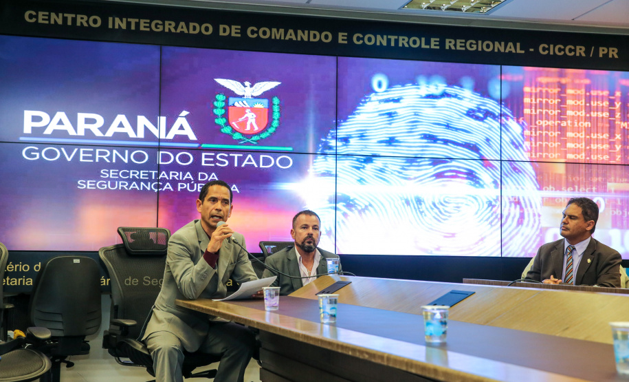 Coletiva de imprensa do secretário da Segurança Pública, coronel Rômulo Marinho Soares, acompanhado do Delegado Geral Adjunto Riad Braga Farhat  e do delegado Marcos Fernando da Silva Fontes, sobre a integração da base de dados entre Paraná, São Paulo e Brasília que permitiu a identificação de uma pessoa suspeita da morte da menina Raquel Genofre,  nesta quinta-feira (19). Curitiba, 19/04/2019 - Foto: Geraldo Bubniak/AEN