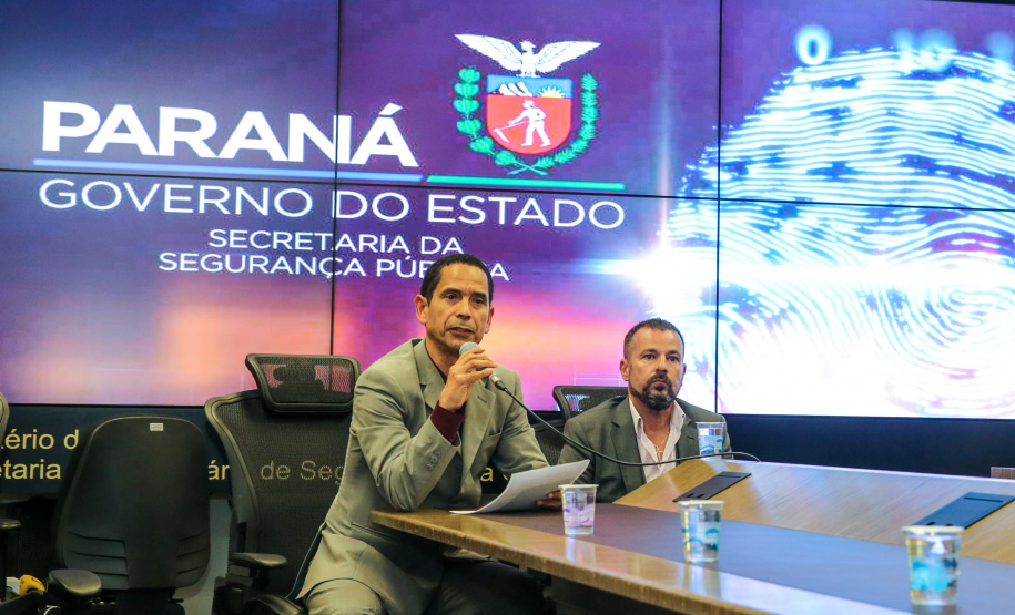 Coletiva de imprensa do secretário da Segurança Pública, coronel Rômulo Marinho Soares, acompanhado do Delegado Geral Adjunto Riad Braga Farhat  sobre a integração da base de dados entre Paraná, São Paulo e Brasília que permitiu a identificação de uma pessoa suspeita da morte da menina Raquel Genofre,  nesta quinta-feira (19). Curitiba, 19/04/2019 - Foto: Geraldo Bubniak/AEN