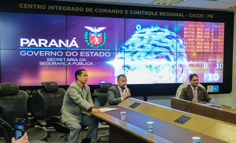 Coletiva de imprensa do secretário da Segurança Pública, coronel Rômulo Marinho Soares, acompanhado do Delegado Geral Adjunto Riad Braga Farhat  e do delegado Marcos Fernando da Silva Fontes, sobre a integração da base de dados entre Paraná, São Paulo e Brasília que permitiu a identificação de uma pessoa suspeita da morte da menina Raquel Genofre,  nesta quinta-feira (19). Curitiba, 19/04/2019 - Foto: Geraldo Bubniak/AEN