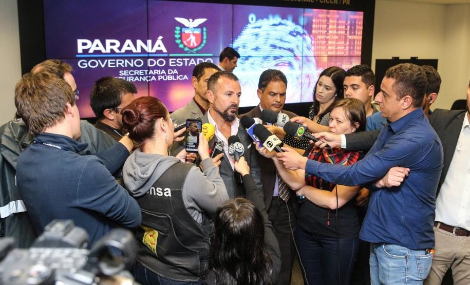 Coletiva de imprensa do secretário da Segurança Pública, coronel Rômulo Marinho Soares sobre a integração da base de dados entre Paraná, São Paulo e Brasília que permitiu a identificação de uma pessoa suspeita da morte da menina Raquel Genofre,  nesta quinta-feira (19). Na foto, entrevista do Delegado Geral Adjunto Riad Braga Farhat.  Curitiba, 19/04/2019 - Foto: Geraldo Bubniak/AEN