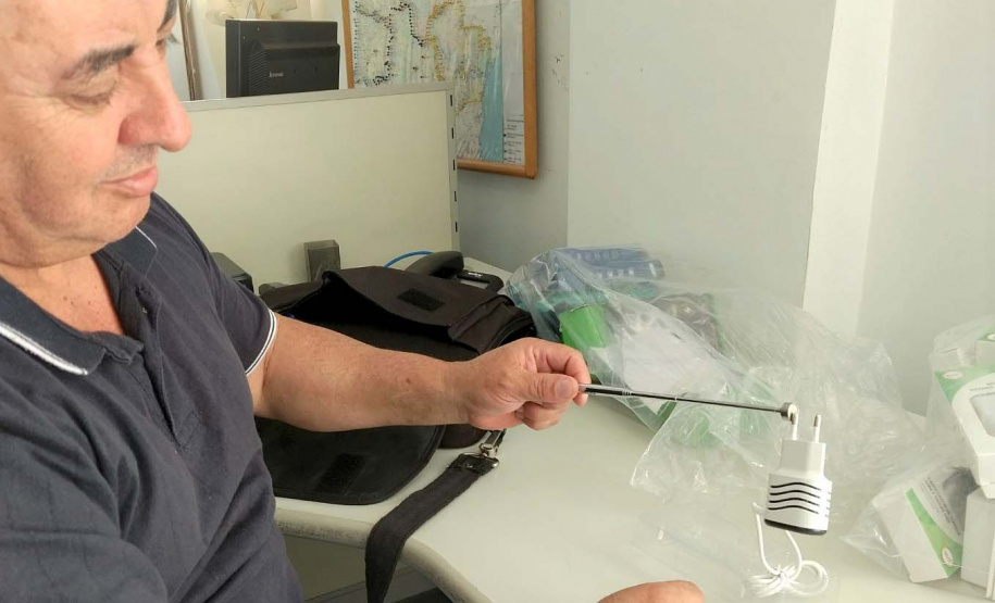 O Instituto de Pesos e Medidas do Paraná vem intensificando a fiscalização de produtos que têm plugue incorporado, como os carregadores de celular. Em 2018 foram fiscalizados 49.354 itens em 860 estabelecimentos visitados, sendo que 4.393 apresentaram irregularidades. Em 2019, até o mês de setembro, foram fiscalizados 27.565 itens, com a apreensão de 3.128 conectores. Foto: Divulgação/IPEM