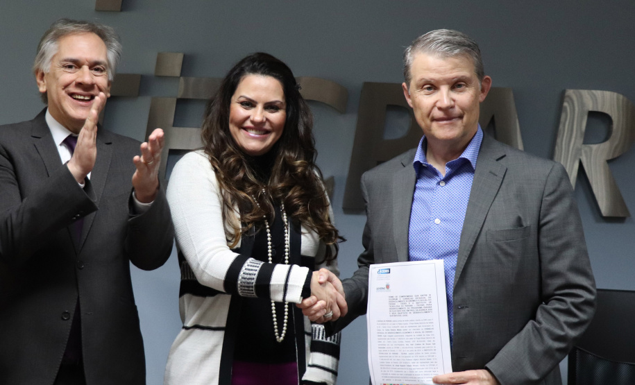 Com a assinatura dos termos de compromisso, as entidades se comprometeram a apoiar publicamente os ODS em canais oficiais, difundir e incentivar a Agenda 2030 nas rotinas internas, provocar outras instituições a incorporar as ações, contribuir com o Estado para alcançar resultados robustos na próxima década e centrar as ações no binômio desenvolvimento social/econômico responsável.