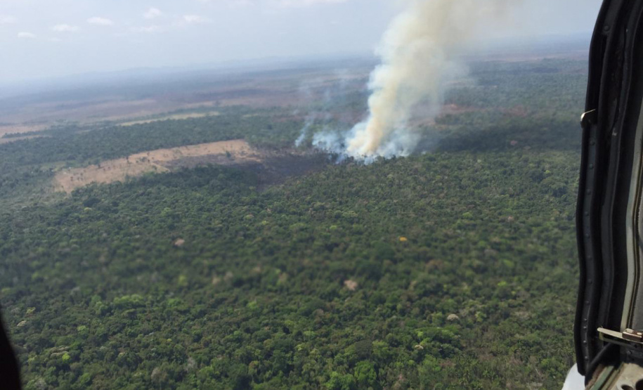 A atuação que os bombeiros paranaenses tiveram na Amazônia, integrando a Operação Verde Brasil, do Ministério da Defesa, será valiosa para os trabalhos no Paraná, em favor da população do Estado. “Nossa experiência na Amazônia nos prepara para o trabalho que faremos no nosso Estado”, avalia o tenente-coronel Fernando Raimundo Schunig, comandante da equipe paranaense e do 3º Comando Regional dos Bombeiros, sediado em Cascavel (Oeste). Foto: Divulgalção/PMPR