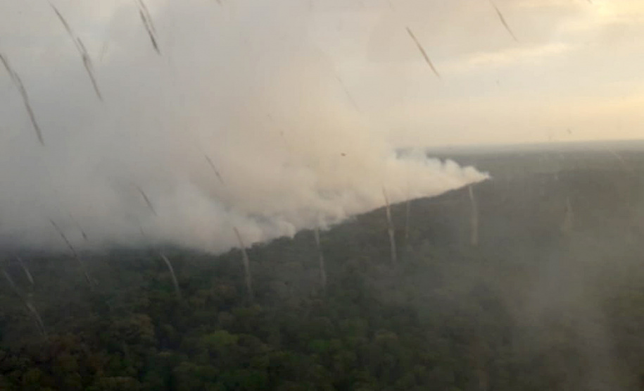 A atuação que os bombeiros paranaenses tiveram na Amazônia, integrando a Operação Verde Brasil, do Ministério da Defesa, será valiosa para os trabalhos no Paraná, em favor da população do Estado. “Nossa experiência na Amazônia nos prepara para o trabalho que faremos no nosso Estado”, avalia o tenente-coronel Fernando Raimundo Schunig, comandante da equipe paranaense e do 3º Comando Regional dos Bombeiros, sediado em Cascavel (Oeste). Foto: Divulgalção/PMPR