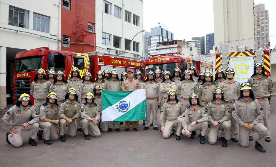 A atuação que os bombeiros paranaenses tiveram na Amazônia, integrando a Operação Verde Brasil, do Ministério da Defesa, será valiosa para os trabalhos no Paraná, em favor da população do Estado. “Nossa experiência na Amazônia nos prepara para o trabalho que faremos no nosso Estado”, avalia o tenente-coronel Fernando Raimundo Schunig, comandante da equipe paranaense e do 3º Comando Regional dos Bombeiros, sediado em Cascavel (Oeste). Foto: Jaelson Lucas/AEN