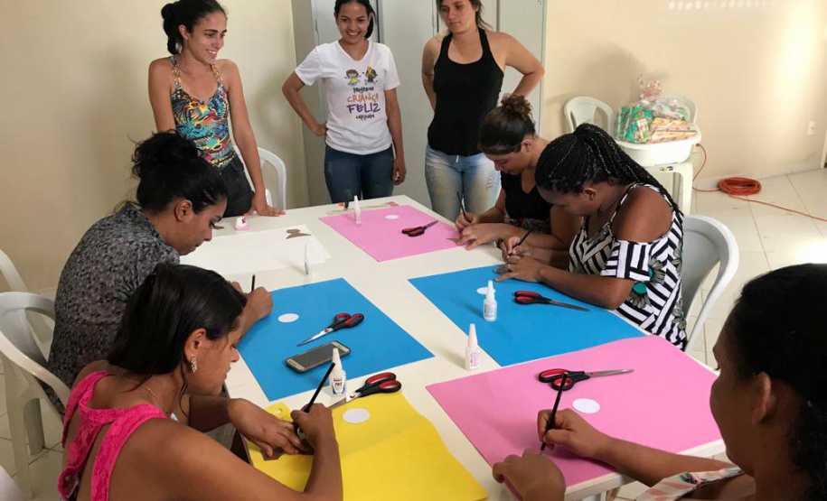 Técnicos da Secretaria de Estado da Justiça, Família e Trabalho estão percorrendo o Estado para capacitar e monitorar os visitadores e supervisores do programa Criança Feliz, que já está funcionando regularmente em 36 municípios paranaenses.Foto: Divulgação/SEJUF