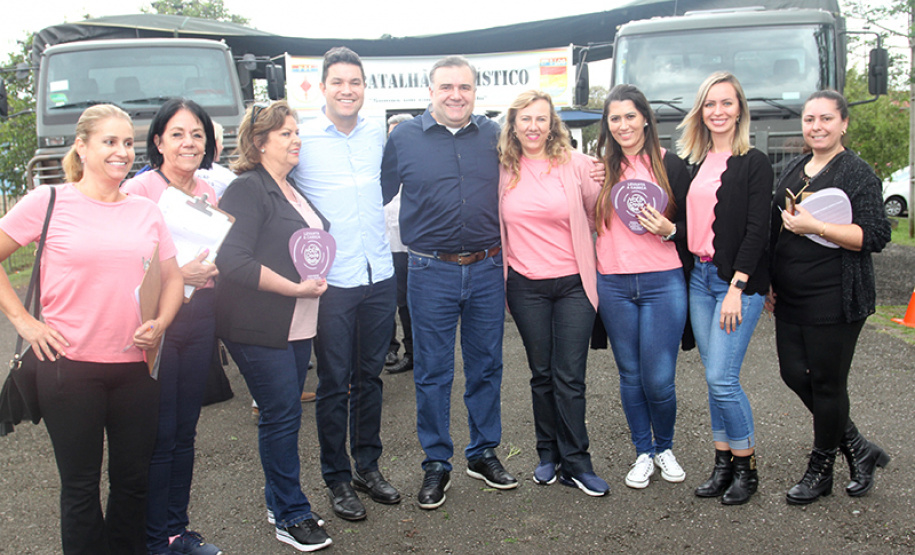 A Secretaria de Estado da Justiça, Família e Trabalho lançou nesta sexta-feira (20), no bairro Sítio Cercado, em Curitiba, o programa Governo nos Bairros – uma feira de serviços e atendimentos gratuitos à população que será realizada em bairros com grande demanda nas cidades paranaenses com mais de 200 mil habitantes.Foto: Divulgação/SEDEST