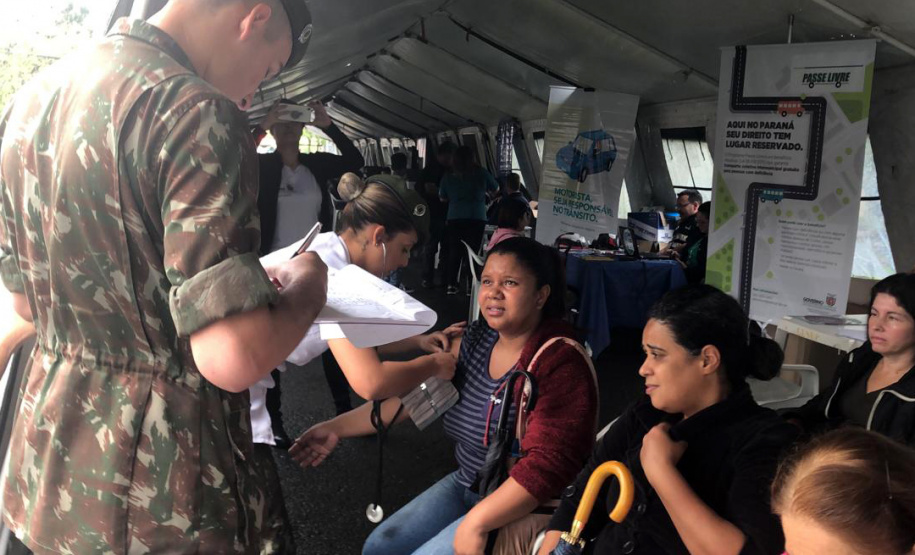 A Secretaria de Estado da Justiça, Família e Trabalho lançou nesta sexta-feira (20), no bairro Sítio Cercado, em Curitiba, o programa Governo nos Bairros – uma feira de serviços e atendimentos gratuitos à população que será realizada em bairros com grande demanda nas cidades paranaenses com mais de 200 mil habitantes.Foto: Divulgação/SEDEST