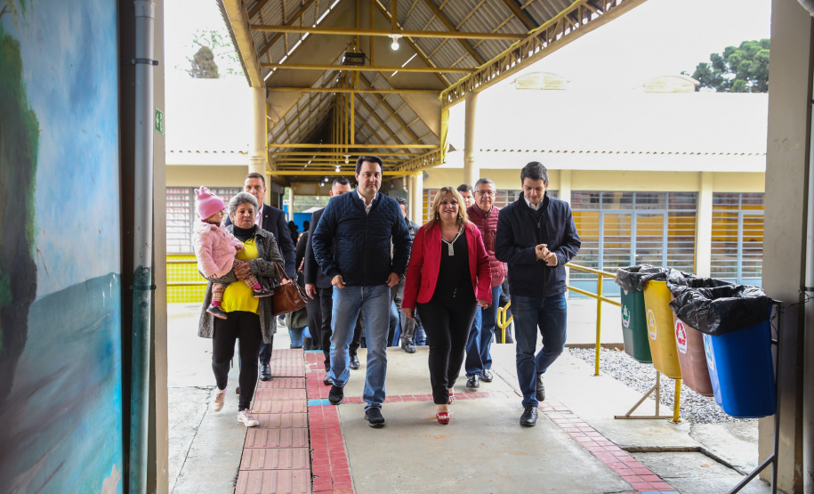 O governador Carlos Massa Ratinho Junior participa nesta segunda-feira (23) do plantio de árvores no Colégio Estadual Professora Maria Gai Grendel, no bairro Caximba, em Curitiba. O evento marcará o início do programa Paraná mais Verde, que vai incentivar o plantio de mudas de árvores nativas em todo o Estado.   23/09/2019 - Foto: Geraldo Bubniak/AEN