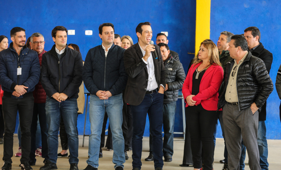 O governador Carlos Massa Ratinho Junior participa nesta segunda-feira (23) do plantio de árvores no Colégio Estadual Professora Maria Gai Grendel, no bairro Caximba, em Curitiba. O evento marcará o início do programa Paraná mais Verde, que vai incentivar o plantio de mudas de árvores nativas em todo o Estado.   23/09/2019 - Foto: Geraldo Bubniak/AEN