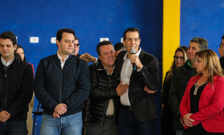 O governador Carlos Massa Ratinho Junior participa nesta segunda-feira (23) do plantio de árvores no Colégio Estadual Professora Maria Gai Grendel, no bairro Caximba, em Curitiba. O evento marcará o início do programa Paraná mais Verde, que vai incentivar o plantio de mudas de árvores nativas em todo o Estado.   23/09/2019 - Foto: Geraldo Bubniak/AEN