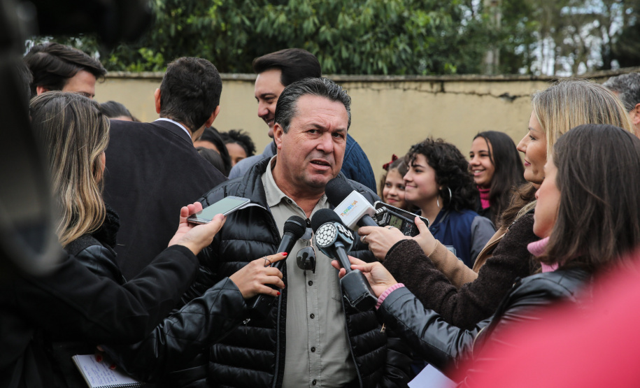 O governador Carlos Massa Ratinho Junior participa nesta segunda-feira (23) do plantio de árvores no Colégio Estadual Professora Maria Gai Grendel, no bairro Caximba, em Curitiba. O evento marcará o início do programa Paraná mais Verde, que vai incentivar o plantio de mudas de árvores nativas em todo o Estado.   23/09/2019 - Foto: Geraldo Bubniak/AEN