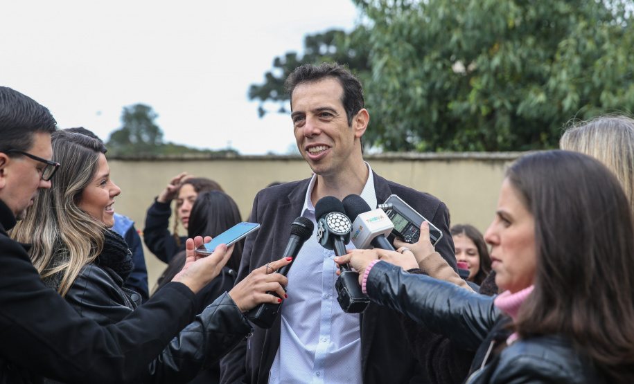 O governador Carlos Massa Ratinho Junior participa nesta segunda-feira (23) do plantio de árvores no Colégio Estadual Professora Maria Gai Grendel, no bairro Caximba, em Curitiba. O evento marcará o início do programa Paraná mais Verde, que vai incentivar o plantio de mudas de árvores nativas em todo o Estado.   23/09/2019 - Foto: Geraldo Bubniak/AEN