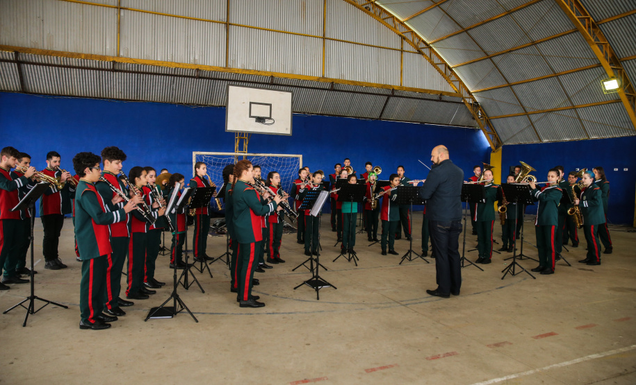 O governador Carlos Massa Ratinho Junior participa nesta segunda-feira (23) do plantio de árvores no Colégio Estadual Professora Maria Gai Grendel, no bairro Caximba, em Curitiba. O evento marcará o início do programa Paraná mais Verde, que vai incentivar o plantio de mudas de árvores nativas em todo o Estado.   23/09/2019 - Foto: Geraldo Bubniak/AEN