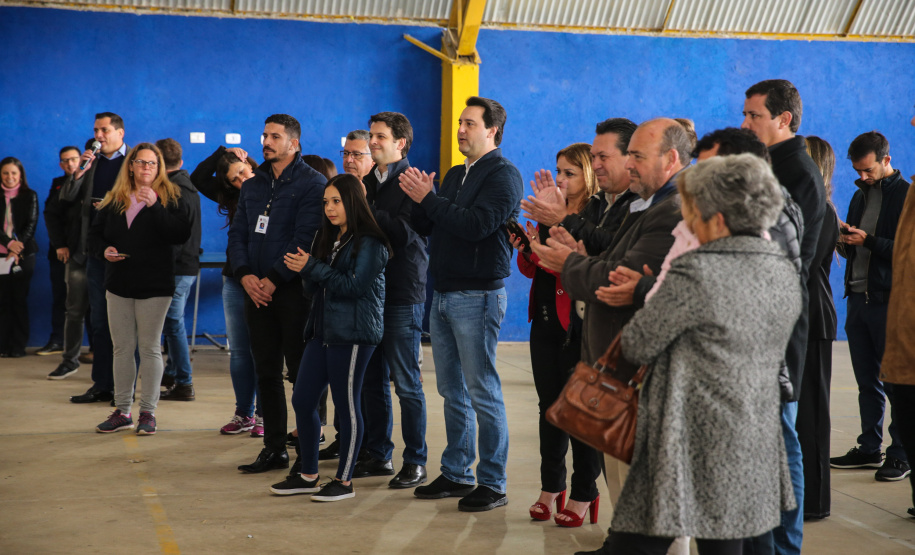 O governador Carlos Massa Ratinho Junior participa nesta segunda-feira (23) do plantio de árvores no Colégio Estadual Professora Maria Gai Grendel, no bairro Caximba, em Curitiba. O evento marcará o início do programa Paraná mais Verde, que vai incentivar o plantio de mudas de árvores nativas em todo o Estado.   23/09/2019 - Foto: Geraldo Bubniak/AEN