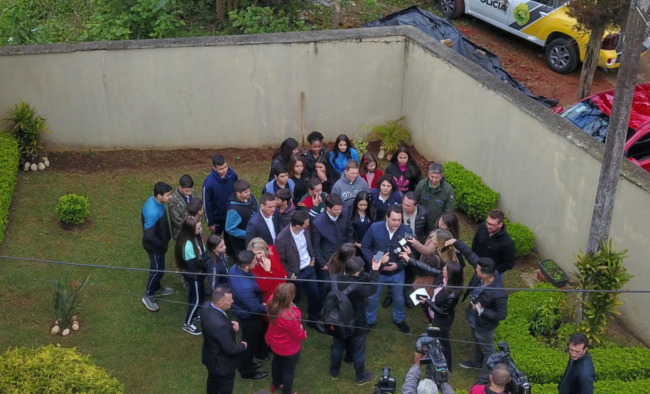 O governador Carlos Massa Ratinho Junior participa nesta segunda-feira (23) do plantio de árvores no Colégio Estadual Professora Maria Gai Grendel, no bairro Caximba, em Curitiba. O evento marcará o início do programa Paraná mais Verde, que vai incentivar o plantio de mudas de árvores nativas em todo o Estado.   23/09/2019 - Foto: José Fernando Ogura/AEN